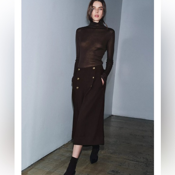 Wool Buttoned Shorts - Picture 2 of 7